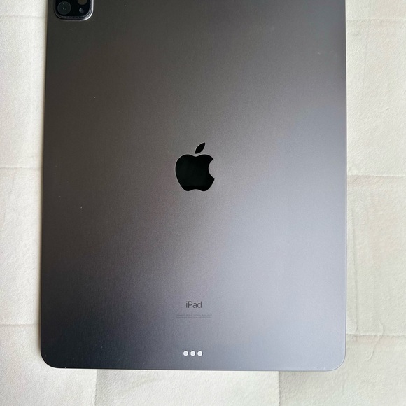 iPad Pro 4th gen M2 12.9” WiFi only 128 gb.